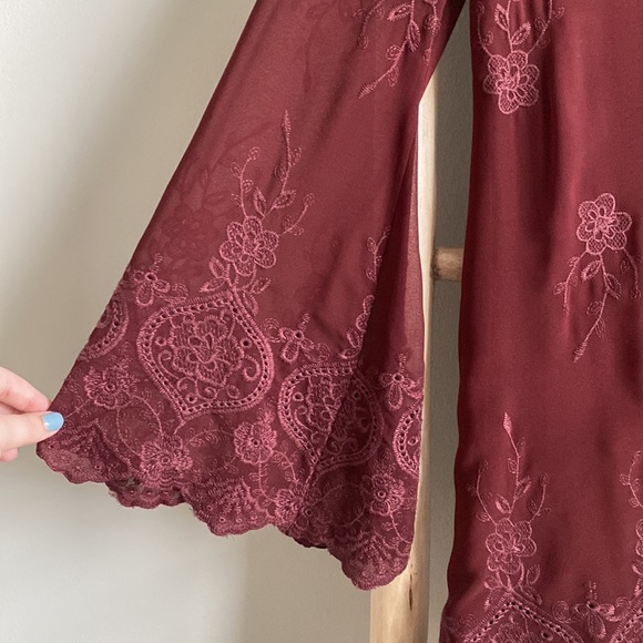 WAYF Halifax Embroidered Bell Sleeve Shift Dress Sz XS - Picture 5 of 8